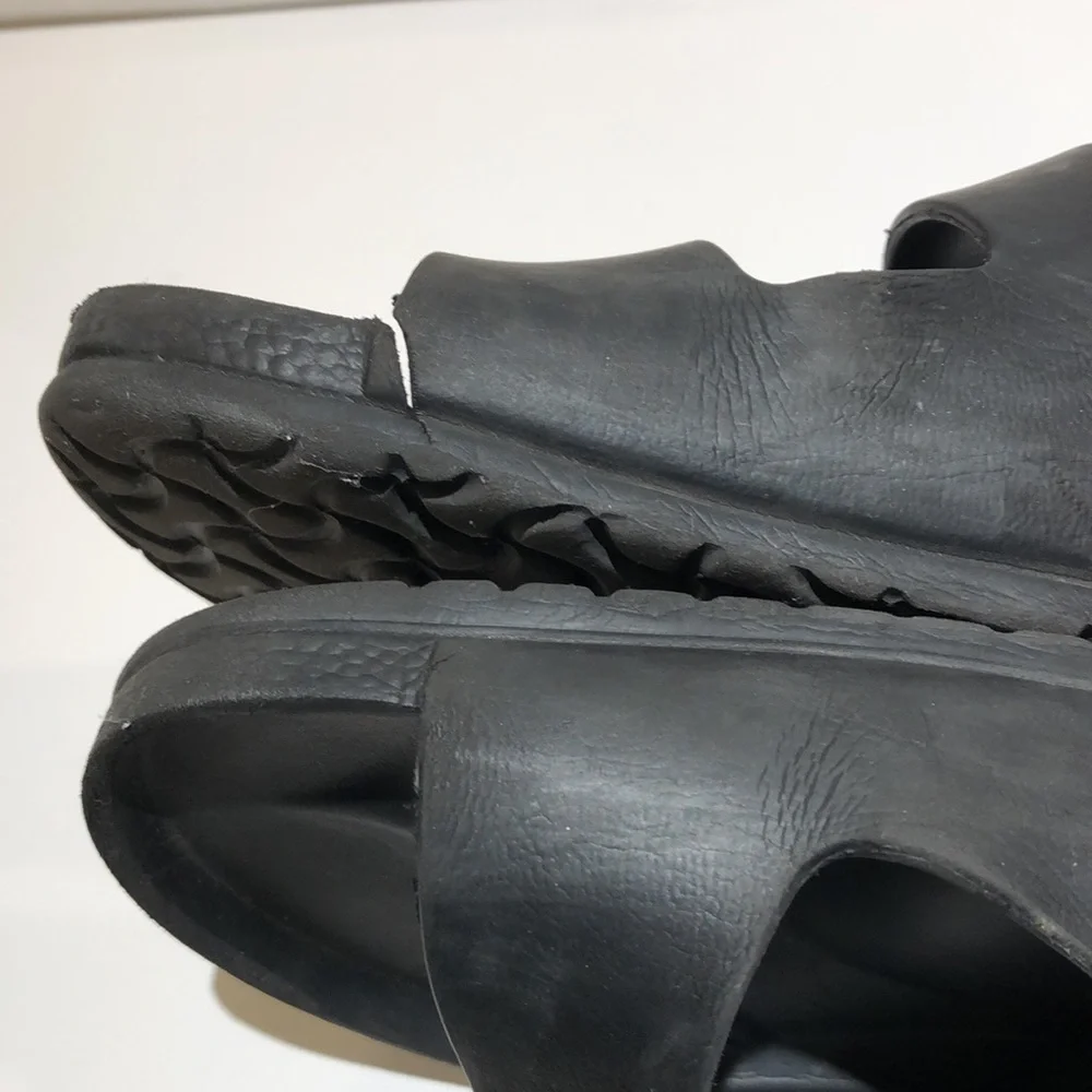 Men’s Black Rubber Birkenstock Sandals, Size 44 - Picture 8 of 8